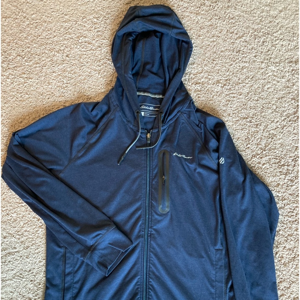 Eddie Bauer men’s “Motion” free dry lightweight hoodie (M)